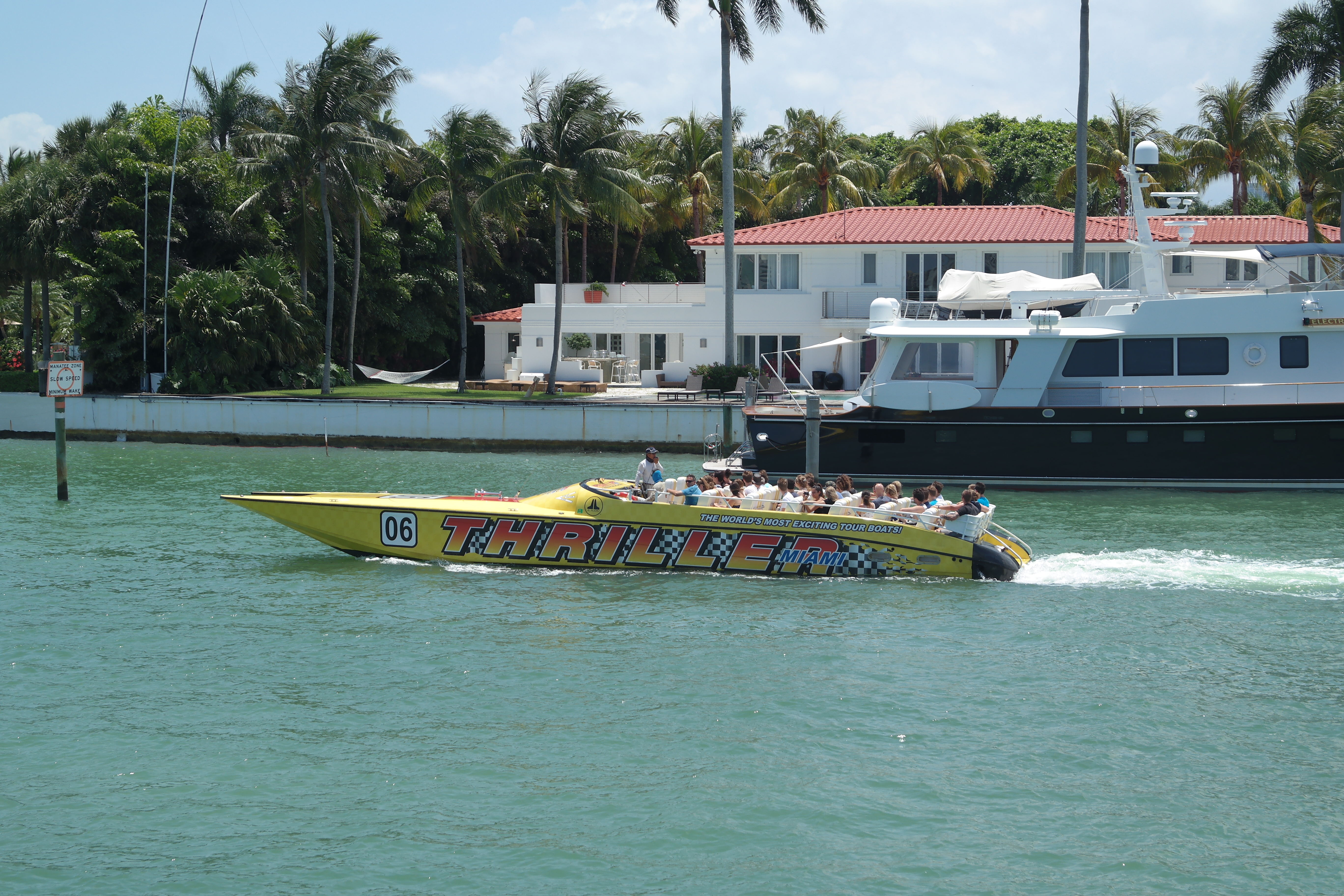 Speedboat Bayfront marina